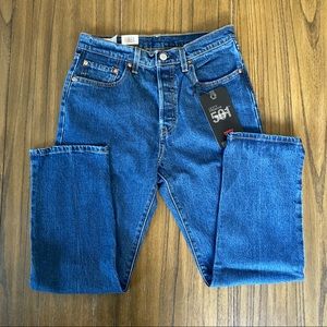 SALE! Levi’s 501 high rise cropped straight jeans